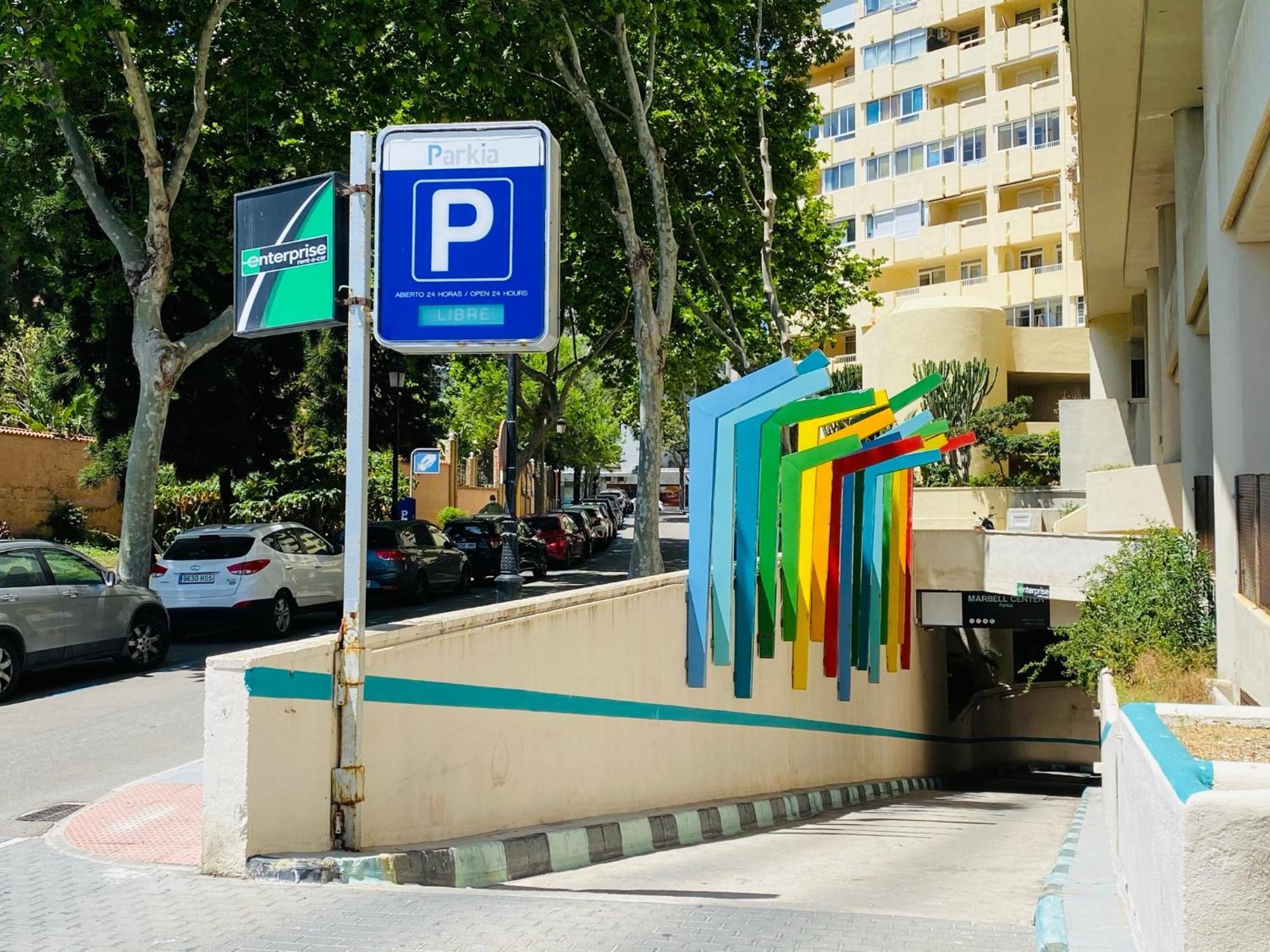 Apartment On The First Line Of The Sea With A View And Free Parking Marbella Exterior photo